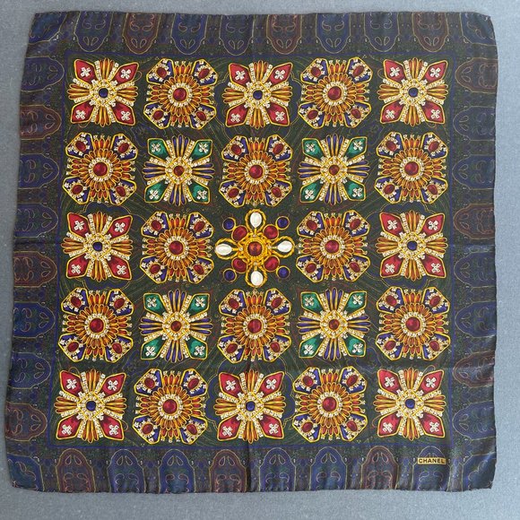 Exquisite Authentic Chanel 100% Silk Scarf Karl Lagerfeld Gripoix Jewels LikeNew - Picture 3 of 6